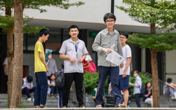 Hai thái cực điểm chuẩn đầu vào lớp 10 ở Hà Nội