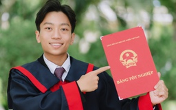 Thành tích 'dữ dội' của nam sinh Lâm Đồng 10 điểm tiếng Anh tốt nghiệp THPT