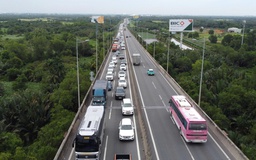 Ùn ứ trên cao tốc TP.HCM - Long Thành - Dầu Giây do sửa cầu Long Thành