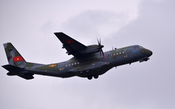 'Ngựa thồ' C-295 sải cánh trên bầu trời Hà Nội, chuẩn bị cho lần đầu diễu binh