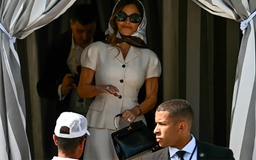 Túi Hermès dát vàng của vợ tỉ phú Jeff Bezos có giá hơn 6,5 tỉ đồng