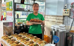 Phường mới ở TP.HCM: Thương sao những quán ăn bán giá 'gì kỳ'