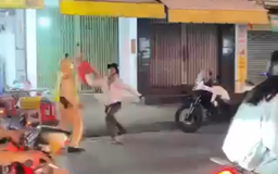 Vi phạm nồng độ cồn, người đàn ông còn cầm ghế tấn công CSGT