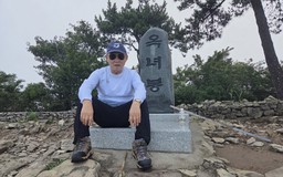 Ông Park đăng ảnh ngầu, trò cưng Văn Toàn nghịch ngợm với gợi ý 'dễ thương'