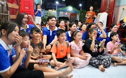 Lớp học không bục giảng của những 'Gia sư áo xanh'