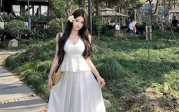 Hóa nàng thơ với áo yếm cổ chữ V