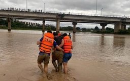 Chị gái gửi thư cảm ơn cảnh sát đã cứu sống hai em giữa sông Đăk Bla