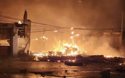 Nổ lớn ‘thổi bay’ nhà dân ở Hưng Yên