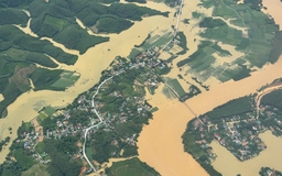 Nhìn từ trực thăng: Xã miền núi Mỹ Lý ở Nghệ An tan hoang sau lũ dữ