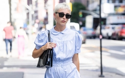 Jumpsuit mini đã trở lại với phiên bản quyến rũ, khoe trọn đôi chân
