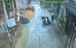 TP.HCM: Kiểm điểm, rút kinh nghiệm đối với nữ cán bộ phường đẩy đổ xe máy của shipper