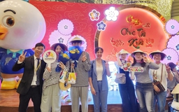 Du khách Hàn Quốc tới Đà Nẵng được nhận nhiều quà tặng