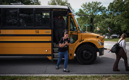 Bắt nạt ở trường, trên mạng sẽ bị tước bằng lái xe ở tiểu bang Mỹ