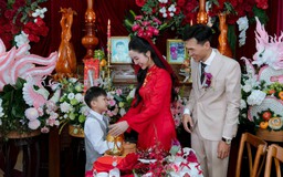 Lan tỏa trên mạng xã hội: Cậu bé nuôi heo đất làm quà cưới tặng chị gái