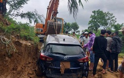 Quảng Trị: Tìm thấy xe ô tô vượt qua cầu tràn bị lũ cuốn trôi