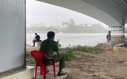 Tìm cô gái nhảy cầu, phát hiện 2 thi thể nam giới dưới sông Sài Gòn