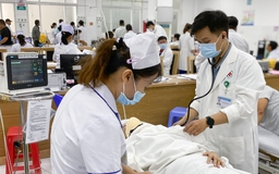 Bệnh viện Nhân dân 115 TP.HCM cấp cứu 2 người kiệt sức khi tham gia giải chạy