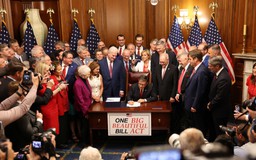 Siêu dự luật 'to đẹp' qua ải Hạ viện Mỹ, chờ ông Trump ký ban hành