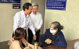 Bí thư Thành ủy TP.HCM viếng nạn nhân vụ cháy cư xá Độc Lập