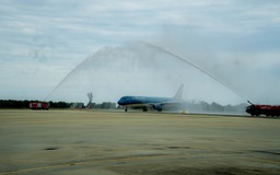 Khoảnh khắc Vietnam Airlines đón hành khách thứ 350 triệu