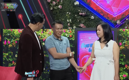 Mẹ giục con gái bấm nút với nhân viên phòng cháy chữa cháy trên show hẹn hò