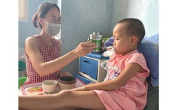 Xin giúp cháu bé 7 tuổi bị bệnh nặng