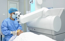 Thời điểm nào phù hợp phẫu thuật điều trị tật khúc xạ?