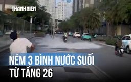 Khiếp vía nam thanh niên ném 3 bình nước từ tầng 26