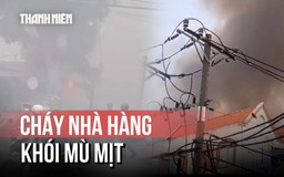 Cháy nhà hàng trên đường Nguyễn Văn Quá, khói mù mịt bao trùm