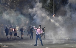 Bạo lực bùng phát tại Serbia giữa đợt biểu tình