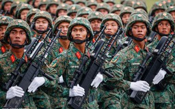 16.000 chiến sĩ hợp luyện diễu binh dưới trời mưa tầm tã