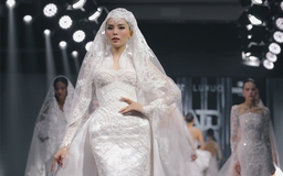 Hoa hậu Kỳ Duyên trở lại sàn runway, hóa công nương trong váy cưới lộng lẫy