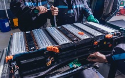 Tìm ra cách tái chế pin xe điện đột phá bằng nước