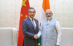 Liên thủ đối phó cùng đối thủ