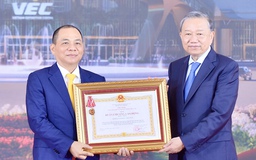 Tập đoàn Vingroup được trao tặng Huân chương Lao động hạng nhất