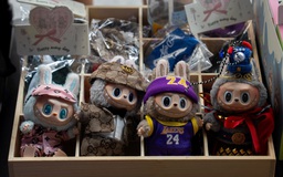 Mỹ cảnh báo búp bê Labubu giả có thể khiến trẻ nhỏ tử vong