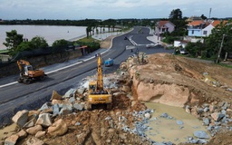 Đường ven sông Đồng Nai 2.000 tỉ đồng: Hết nhà cổ lại đến... tảng đá cản trở