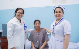 Người mẹ 'đánh cược' mạng sống để giữ con