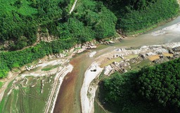 Sông Nước Xa bị 'xẻ thịt' công khai