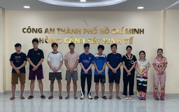 Công an TP.HCM bắt 10 người của một nhà hàng vì bán 'bóng cười'