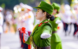 Trang điểm dự A80: bí quyết giữ nền bền đẹp, không lo 'chảy mặt'