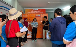 Phường Bến Thành có tủ an sinh thông minh: Tặng quà từ thiện chỉ cần quét QR