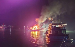 Cháy tàu cá trong đêm, thiệt hại hơn 1 tỉ đồng