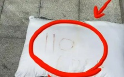 Huyết thư cầu cứu giúp giải thoát phụ nữ mắc kẹt trên tầng 25