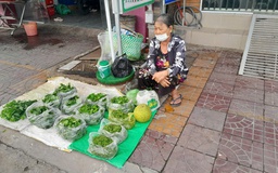 Nắng đời ở góc chợ quê