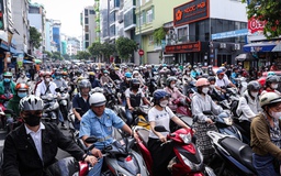 Xe kẹt cứng đường Bạch Đằng cửa ngõ sân bay Tân Sơn Nhất mỗi ngày