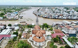 Khám phá nhà thờ trăm tuổi có tháp chuông cao nhất miền Tây