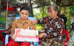 Cháu vua Thành Thái bị bại não: 'Công nương' đi bán vé số