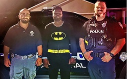 'Người dơi' truy bắt trộm đột nhập trong đêm