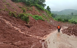 Ảnh hưởng bão số 6, vùng núi Quảng Trị sạt lở nhiều nơi, lũ dâng